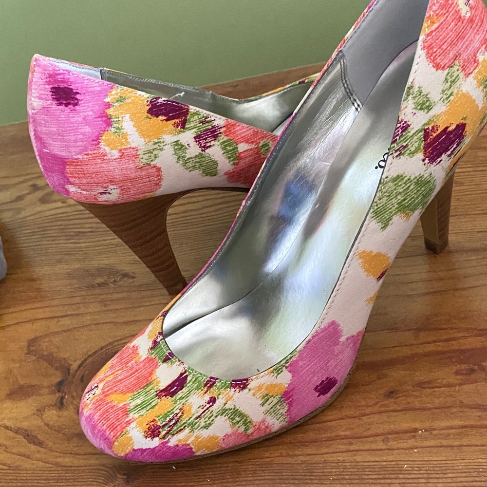 🔥Bundle 10 for $20🔥 Style & Co. Pink Floral Pattern Pump Heels - Picture 4 of 6